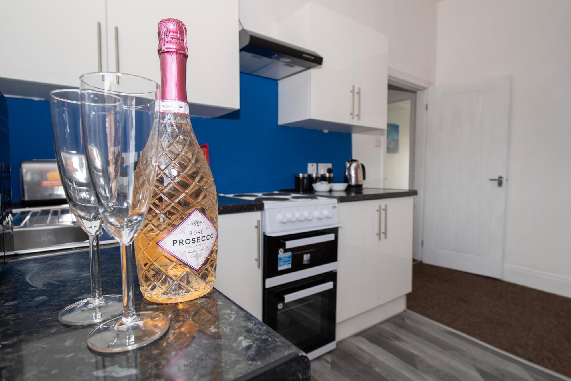 Versatile Cozy & Spacious Comfort Hull Apartments Kingston upon Hull ภายนอก รูปภาพ